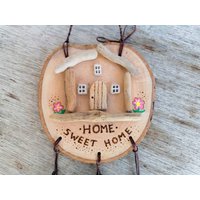 Home Sweet Wandbehang, Treibholz, Olivenholz, Seeglas, Housewarmingschild von BohemiaNatureWshop