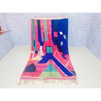 Handgefertigter Boujad Wollteppich Berber Teppich in Farbenfrohen, Abstrakten Farben, 250 X 150 cm Handgefertigter Boujad Wollteppich Berber Teppich in Farbenfrohen, Abstrakten Farben, 250 X 150 cm von Bohemiamarrakech