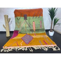 Vintage Berber Boujaad Teppich 250x150 cm, Handgewebter Abstrakter Teppich Aus Wolle Vintage Berber Boujaad Teppich 250x150 cm, Handgewebter Abstrakter Teppich Aus Wolle von Bohemiamarrakech