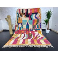 Vintage Berber Teppich Großer Bunter Boujad Woll Teppich | 25 X 15 Meter von Bohemiamarrakech