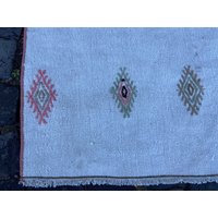 Esszimmer Teppich, Vintage Handgewebter Kilim, Küchenteppich, Teppich | 81 X 130 cm = 2, 6 4, 2 Ft von Bohemianarearugs