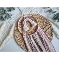 Regenbogen Traumfänger Makramee Mit Spitze | Türschild Kinderzimmer Geschenk Zur Taufe Wandbehang Personalisiert von Boho4Kids
