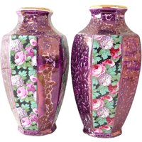 Paar Große Art Deco Kaminvasen, 2 Vasen Lüsterdekor Rosen Hortensien Metallic Schillernd Pink Beere Glasur Nummeriert Vintage Keramikvasen Paar Große Art Deco Kaminvasen, 2 Vasen Lüsterdekor Rosen Hortensien Metallic Schillernd Pink Beere Glasur Nummeriert Vintage Keramikvasen von BohoBattista