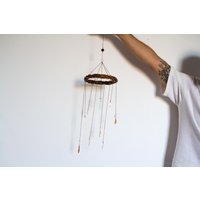 Hölzerner Kranz Kristall Mobile Boho Hängende Dekoration Mit Prisma Perlen Suncatcher Für Fenster Oder Wand Hölzerner Kranz Kristall Mobile Boho Hängende Dekoration Mit Prisma Perlen Suncatcher Für Fenster Oder Wand von BohoBreezeStudio