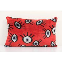 16" X 24" Ikat Augen Rote Kissen Kissenbezug - Seide Ethno Samt Lumbar Deko von BohoGiftsStore