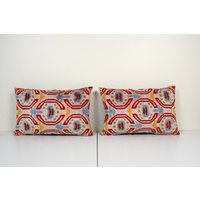 Set Aus Zwei Seiden Ikat Samt Kissen, Uzbek Lumbar Kissenbezug, Handgemachtes Designer Kissen 16" X 24" von BohoGiftsStore