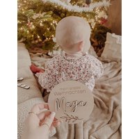 Mein Erstes Weihnachten Personalisiert | Holztafel Mit Namen Baby Weihnachts Meilensteinkarte Christbaum Ornament Geschenk 2025 Mein Erstes Weihnachten Personalisiert | Holztafel Mit Namen Baby Weihnachts Meilensteinkarte Christbaum Ornament Geschenk 2025 von BohoWildflowerVibes