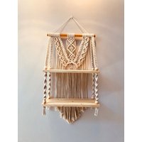 Makramee-Regal, Wandbehang, Wanddekor, Wandkunst, Boho-stil, Handgefertigtes Textil von BohoandUrban