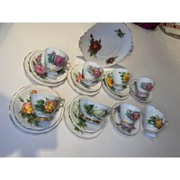 Paragon & Royal Standard Sechs Weltberühmte Wrackblumen Serie 6 Teetassen, 7 Untertassen, 5 Kleine Teller, Zuckerdose, Milchkännchen, Kuchenteller Paragon & Royal Standard Sechs Weltberühmte Wrackblumen Serie 6 Teetassen, 7 Untertassen, 5 Kleine Teller, Zuckerdose, Milchkännchen, Kuchenteller von BoneChinaEngland
