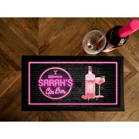 Personalisierte Pink Gin Bar Runner, Jeder Name Angepasst Home Cocktailbar Mat von BoobysStudio