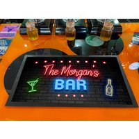 Personalisierter Barläufer - Jeder Name Neon Effekt Cocktail Home Bar Läufer Mat von BoobysStudio