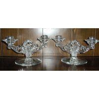 2Er Set Vintage Cambridge Glas 2 Arm Dekorative Kerzenhalter von BooksShop