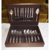 Gardenia Wm Rogers & Son Is Silver Plate 50Pc Flatware Set in Brust - Service Für 8 + von BooksShop