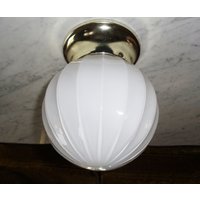 Gerippte Glaskugel Globe Einzellampe Deckenleuchte Elektrisch Vintage Mid Century von BooksShop