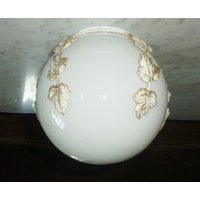 Lightolier Virden Weiß Glaskugel Orb Globe W Metall Angewendet Blatt-Deco-Weinlese von BooksShop
