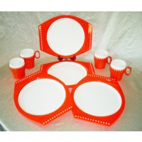 Orange Star New-Mar Picknick Mittagessen Melmac + Teller & Tassen, 8Pc Vintage von BooksShop