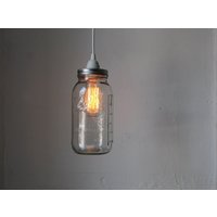 Einmachglas Hängelampe, Große Halbgalone Upcycled Rustikal Modern Chic Stiefelngus Wohnbeleuchtung Und Dekor von BootsNGus