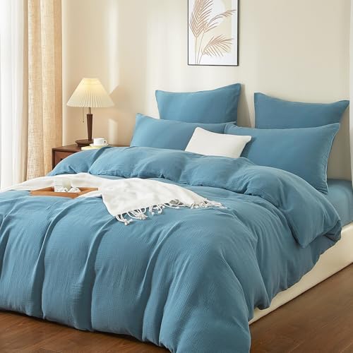 Boqingzhu Musselin Bettwäsche Petrol Blau 200x200cm Baumwolle Weich Kuschelig Sommer Baumwollbettwäsche Set Leinen Dunkelblau Bettbezug 200x200cm und 2 Kissenbezüge 80x80cm mit Reißverschluss Boqingzhu Musselin Bettwäsche Petrol Blau 200x200cm Baumwolle Weich Kuschelig Sommer Baumwollbettwäsche Set Leinen Dunkelblau Bettbezug 200x200cm und 2 Kissenbezüge 80x80cm mit Reißverschluss von Boqingzhu