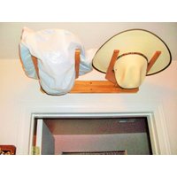 2 Hut Ablage Horizontale Cowboy Western Ablage. Erlenholz. Passt Auch Über Türen Und Ist Hervorragend Für Pferdeanhänger Geeignet von BormanRRRanch
