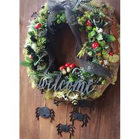 Handgemachter Halloween Kranz Mit Sprider-Moos - Skurrile Herbstdekoration von BotanikaStudio