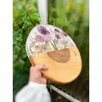 Holz Und Harz Brett Mit Trockenblumen - Live Edge Handmade Wohndekor Epoxidharz Mohnblumen Mohnblume Holz Und Harz Brett Mit Trockenblumen - Live Edge Handmade Wohndekor Epoxidharz Mohnblumen Mohnblume von Bothainical