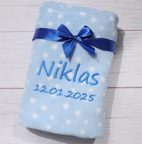 BotoBaby Personalisierte Babydecke mit Namen & Geburtsdatum Bestickt Kuscheldecke für Jungen & Mädchen, Geschenk zur Geburt & Taufe ★ (Hellblau - Sternen) von BotoBaby