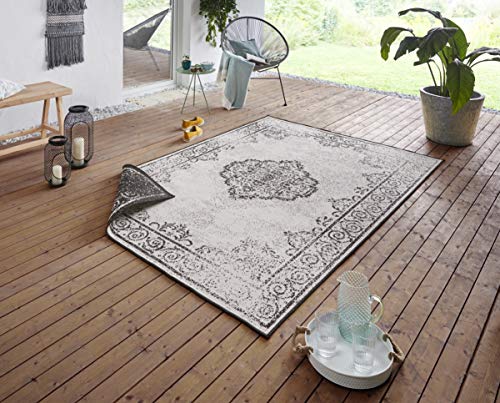 NORTHRUGS In- und Outdoor Teppich Cebu 80x150cm - Wendeteppich Wetterfest Orientalisches Vintage Design Läufer für Balkon Terrasse Garten Wintergarten Wohnzimmerteppich Wasserfest in Schwarz Creme von NORTHRUGS