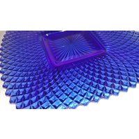 Vintage Kobaltblaue Servierplatte Haben Einen Rautenförmigen Basisdiamant Schwer 10, 5 Zoll von BougieChicAntique