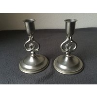 Zwei Kerzenständer in Zinn. Art Deco Stil von BouticNordic