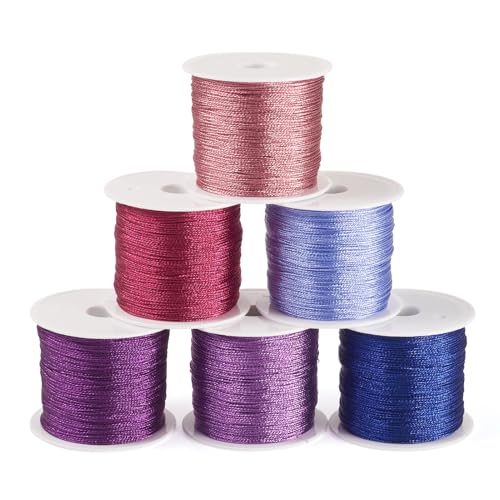 Boutigem 6 Rollen 6 Farben Polyester Metallic Fäden 0,4 mm Lametta Schnur Schnur Verpackungsseil Weben Schnur zum Sticken, Nähen, DIY Handwerk Armbänder Boutigem 6 Rollen 6 Farben Polyester Metallic Fäden 0,4 mm Lametta Schnur Schnur Verpackungsseil Weben Schnur zum Sticken, Nähen, DIY Handwerk Armbänder von Boutigem