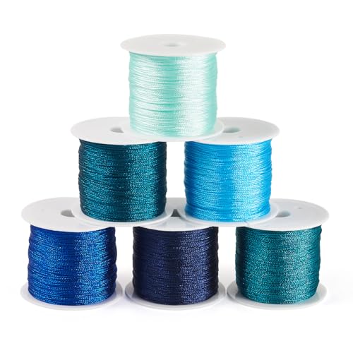 Boutigem 6 Rollen 6 Farben Polyester Metallic Kordeln Lametta Schnur Weben Schnur Verpackungsseil zum Nähen Stickerei DIY Handwerk Geflochtene Armbänder Weihnachten Boutigem 6 Rollen 6 Farben Polyester Metallic Kordeln Lametta Schnur Weben Schnur Verpackungsseil zum Nähen Stickerei DIY Handwerk Geflochtene Armbänder Weihnachten von Boutigem