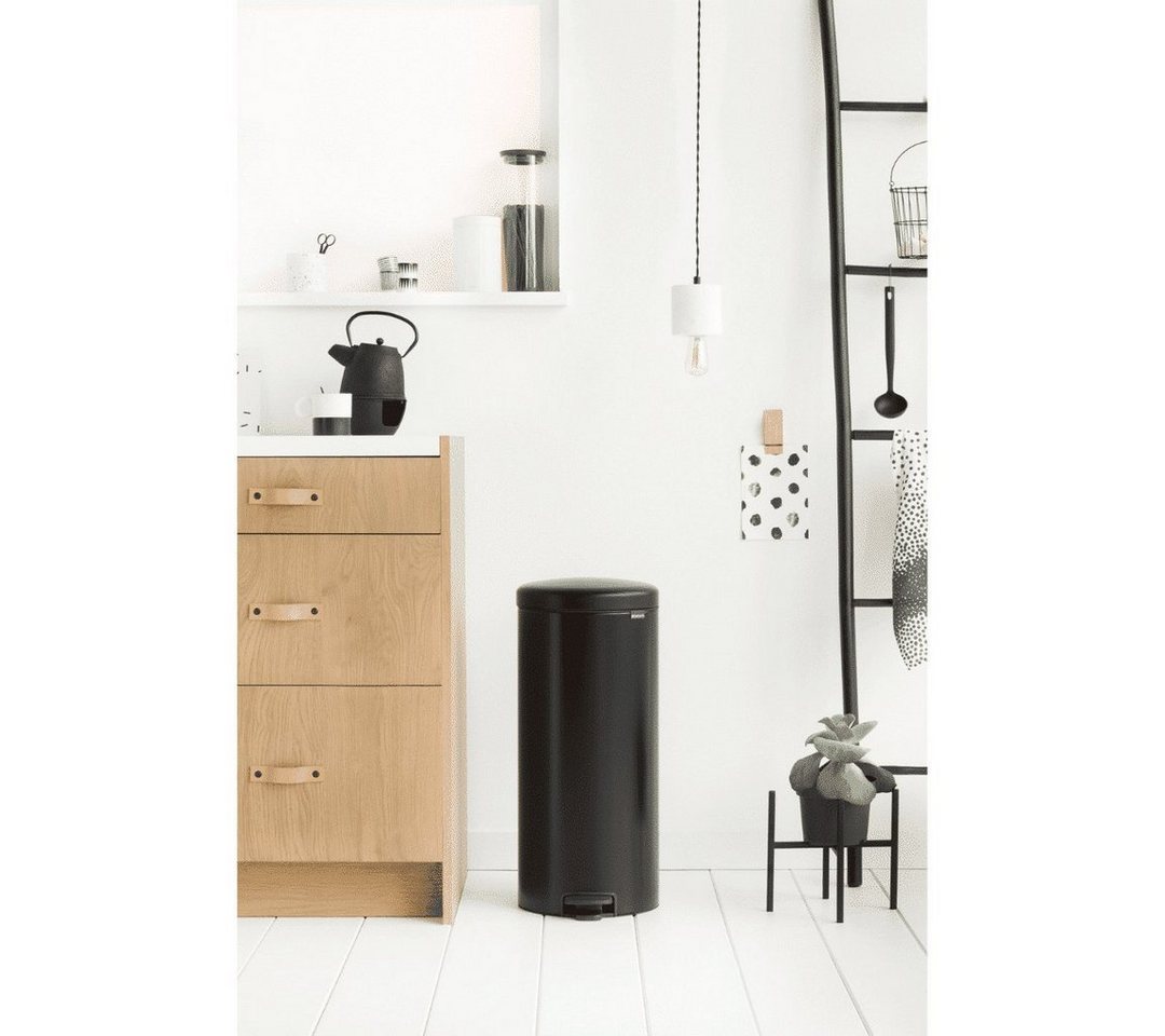 Brabantia Mülleimer NewIcon Treteimer 30l Mattschwarz Brabantia Mülleimer NewIcon Treteimer 30l Mattschwarz von Brabantia