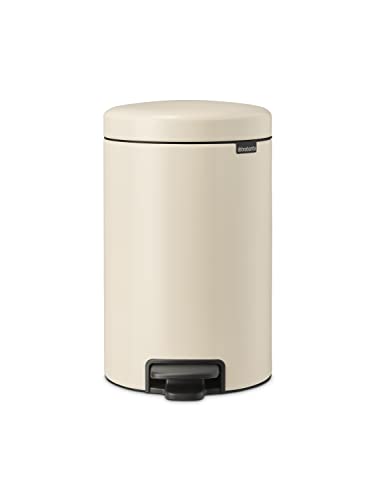 Brabantia - NewIcon Treteimer 12L - Medium Abfalleimer für Küche oder Schlafzimmer - Sanft Schließender Deckel - Leichte Pedalbedienung - Entnehmbarer Inneneimer - Soft Beige - 25 x 34 x 41 cm von Brabantia