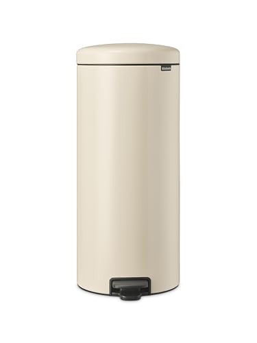 Brabantia - NewIcon Treteimer 30L - Große Abfalleimer für die Küche - Sanft Schließender Deckel - Leichte Pedalbedienung - Entnehmbarer Inneneimer - Soft Beige - 29 x 38 x 68 cm von Brabantia