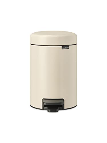 Brabantia - NewIcon Treteimer 3L - Kleiner Abfalleimer für Bad oder Toilette - Sanft Schließender Deckel - Leichte Pedalbedienung - Entnehmbarer Inneneimer - Soft Beige - 17 x 24 x 27 cm von Brabantia