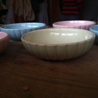 5 Tancy Irwin Bauer Pastel Gerippte Halbe Kürbis Müslischalen Rosa Blau Gelb Suppe Vintage Mid-Century Modern Dish von BrainWashington