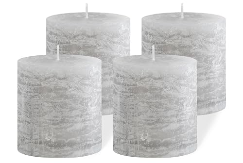 Brandsseller Stumpenkerzen Rustic 4er Set Höhe 7,5 cm Ø 7 cm Dekokerzen Haushaltskerzen Tischkerzen Weihnachtskerzen Brenndauer ca. 25 Stunden Hellgrau Brandsseller Stumpenkerzen Rustic 4er Set Höhe 7,5 cm Ø 7 cm Dekokerzen Haushaltskerzen Tischkerzen Weihnachtskerzen Brenndauer ca. 25 Stunden Hellgrau von Brandsseller