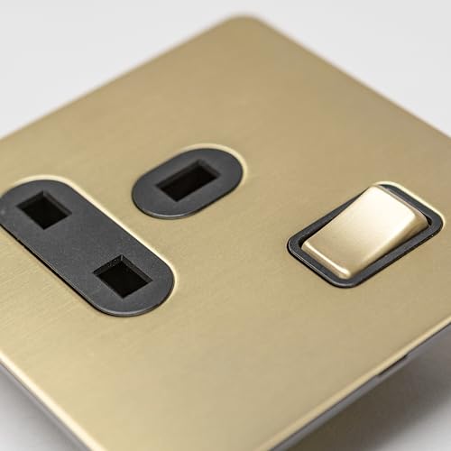 Gerändelte Schalter und Steckdosen aus satiniertem Messing (1-Gang, 2-Wege) (Einzelsteckdose mit 13 A) von Brass bee