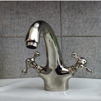 Einloch-Badarmatur | Waschbecken Wasserhahn Aus Massivem Messing Mit Chrom-Finish - Polierter Nickelhahn von BrassGate