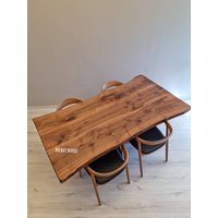 Esstisch, Massivholz Esstisch, Nussbaum Holztisch von BraveWoodDesign