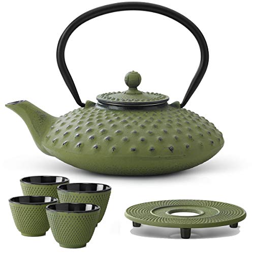 Teekanne asiatisch Gusseisen Set grün 0.8 Liter mit Edelstahl Tee-Filter-Sieb-Einsatz für losen Tee & Untersetzer und Teebecher (4 Tassen) von Bredemeijer