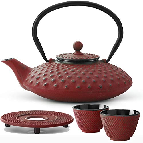 Teekanne asiatisch Gusseisen Set rot 0.8 Liter mit Edelstahl Tee-Filter-Sieb-Einsatz für losen Tee mit Stövchen und Teebecher (2 Tassen) rot von Bredemeijer