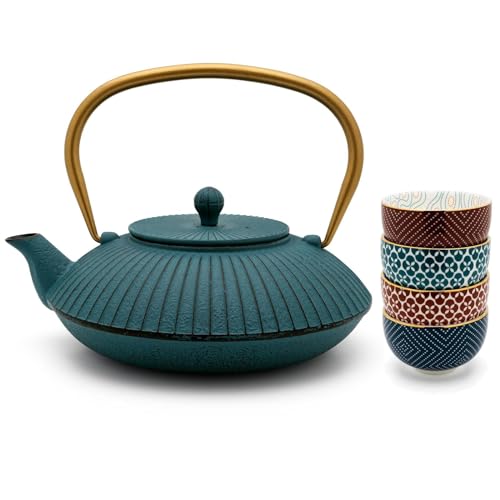 blaue flache Teekanne 1.1 Liter Gusseisen - Gusskanne Set im asiatischen Look & Edelstahl Tee-Filter Sieb-Einsatz für losen Tee & 4 Porzellan Tee-Becher blaue flache Teekanne 1.1 Liter Gusseisen - Gusskanne Set im asiatischen Look & Edelstahl Tee-Filter Sieb-Einsatz für losen Tee & 4 Porzellan Tee-Becher von Bredemeijer