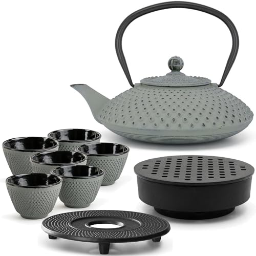 Bredemeijer grüne Teekanne 1.25 Liter Gusseisen - flache Asia Gusskanne Induktion im Set mit 6 Teebecher (Tassen) Untersetzer & Teewärmer & Teefilter-Sieb-Einsatz von Bredemeijer