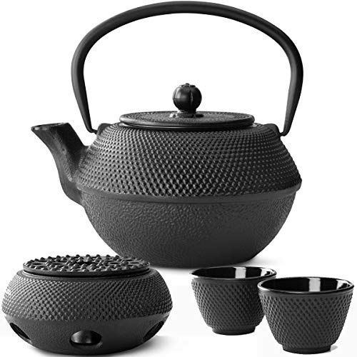 Teekanne asiatisch Gusseisen Set schwarz 1.1 Liter mit Edelstahl Tee-Filter-Sieb-Einsatz für losen Teeeinsatz mit Stövchen und Teebecher (2 Tassen) schwarz von Bredemeijer