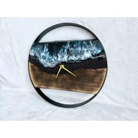 Einzigartige Wanduhr Ozean-Thema Mid Century Modern - Epoxidharz Kunst Mit Holz, Perfekt Für Die Inneneinrichtung Oder Als Durchdachtes Geschenk von BreezeOceanDesign