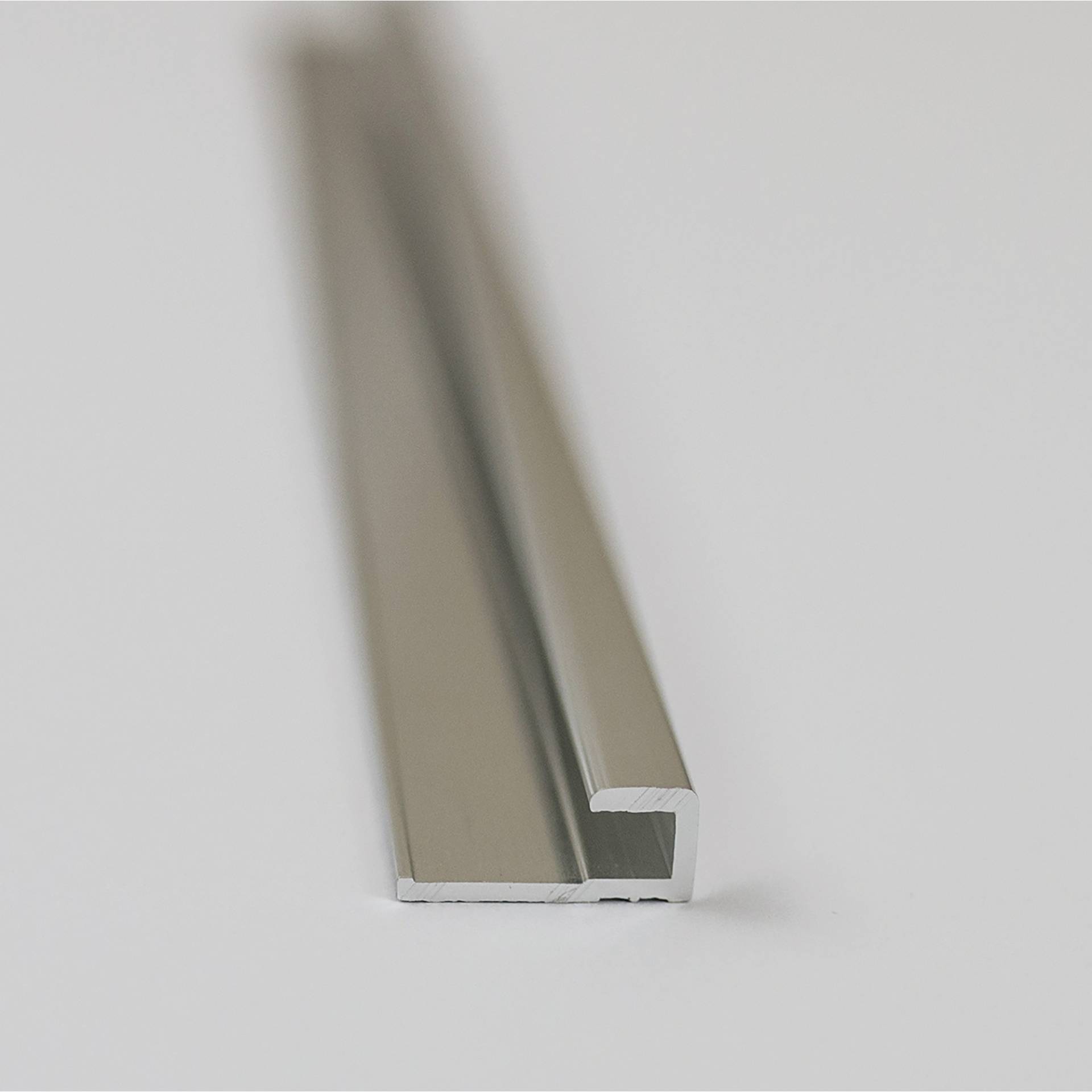 Breuer Abschlussprofil für Rückwandplatten, eckig, alu chromeffekt, 2550 mm von Breuer