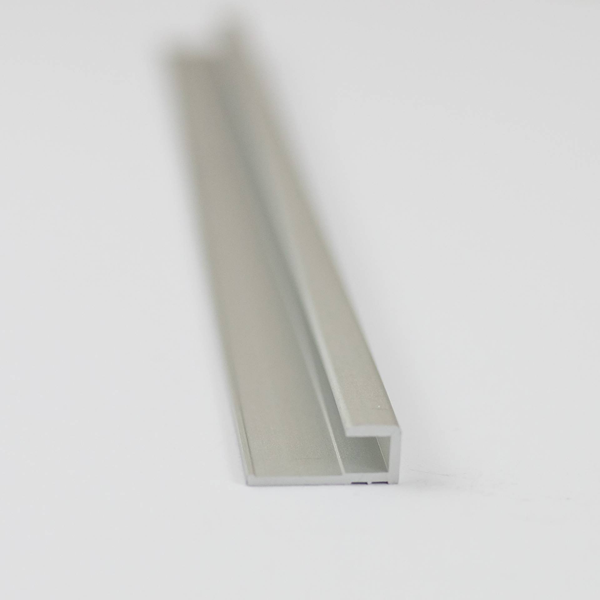 Breuer Abschlussprofil für Rückwandplatten, eckig, alu silber matt, 2550 mm von Breuer