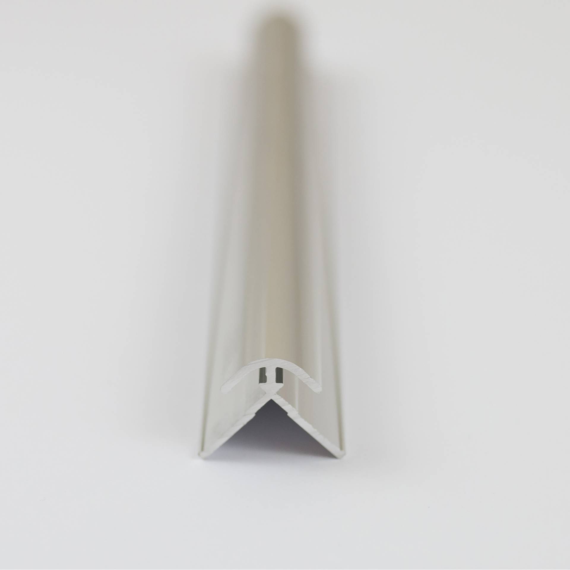 Breuer Verbindungsprofil für Rückwandplatten, Ecke außen, alu chromeffekt, 2100 mm von Breuer