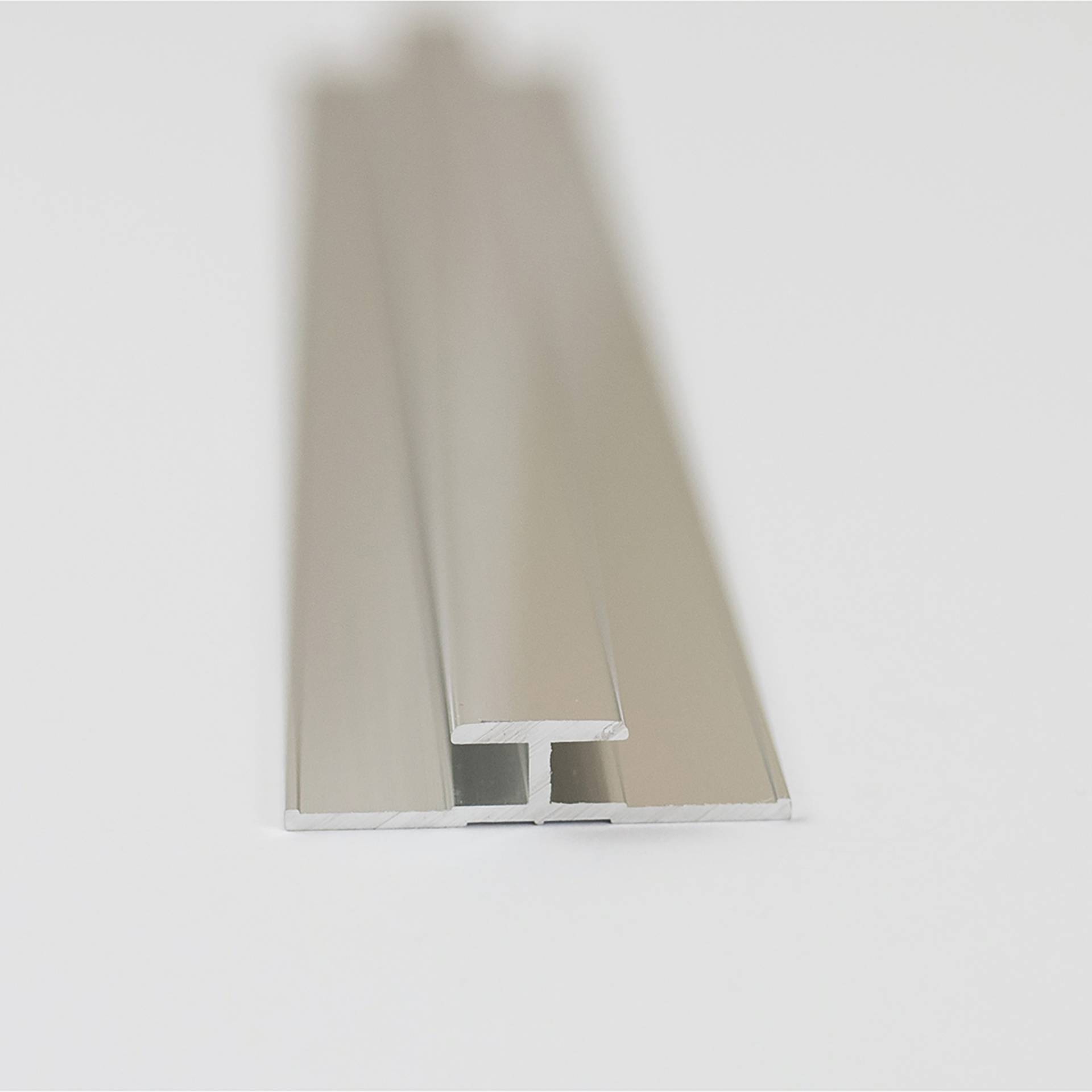 Breuer Verbindungsprofil für Rückwandplatten, alu chromeffekt, 2550 mm von Breuer